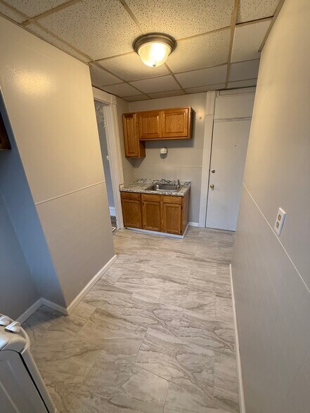 Building Photo - 11 Broadhead Ave