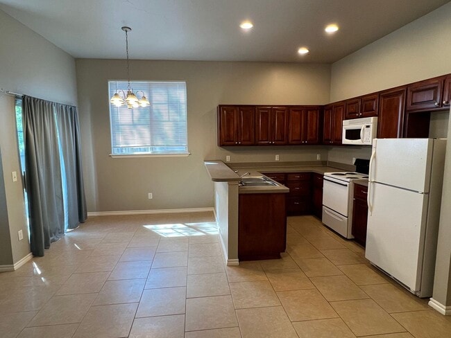 Building Photo - (3) Bed/(2.5) Bath Townhouse in Core Norma...
