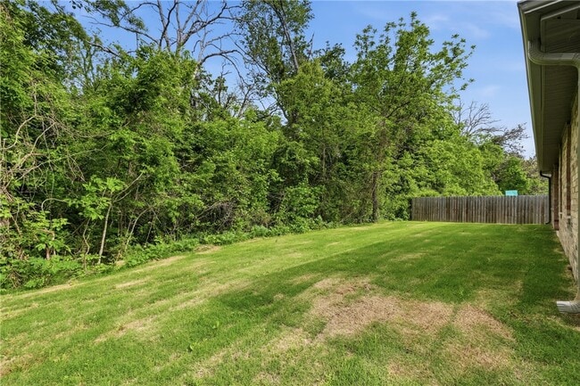 Building Photo - 1313 Valley Dr