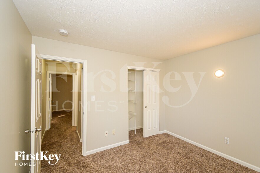 Building Photo - 7044 N Mesquite Ct