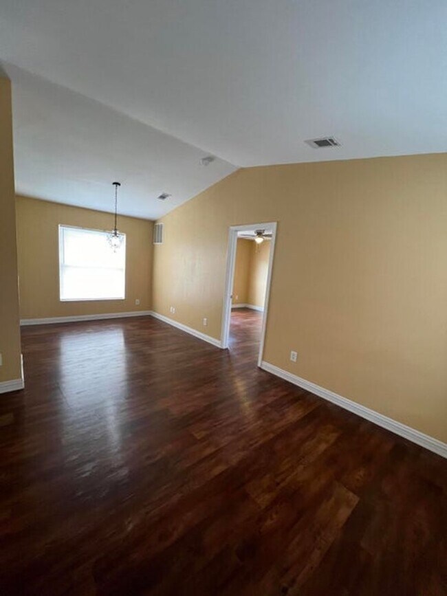 Building Photo - Annual Rental In Jensen Beach