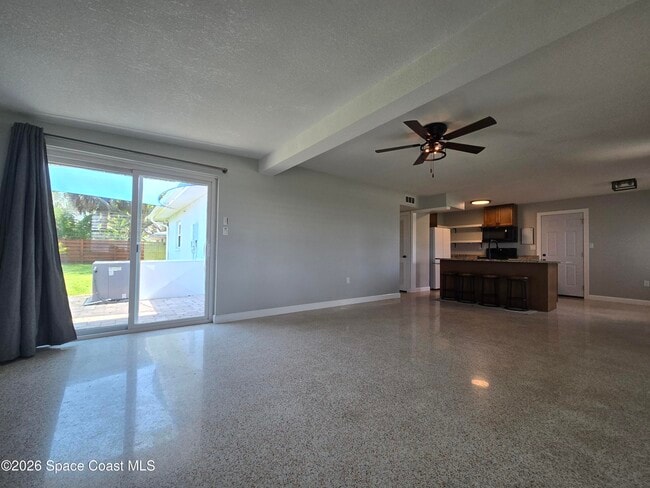Building Photo - 550 Capri Rd