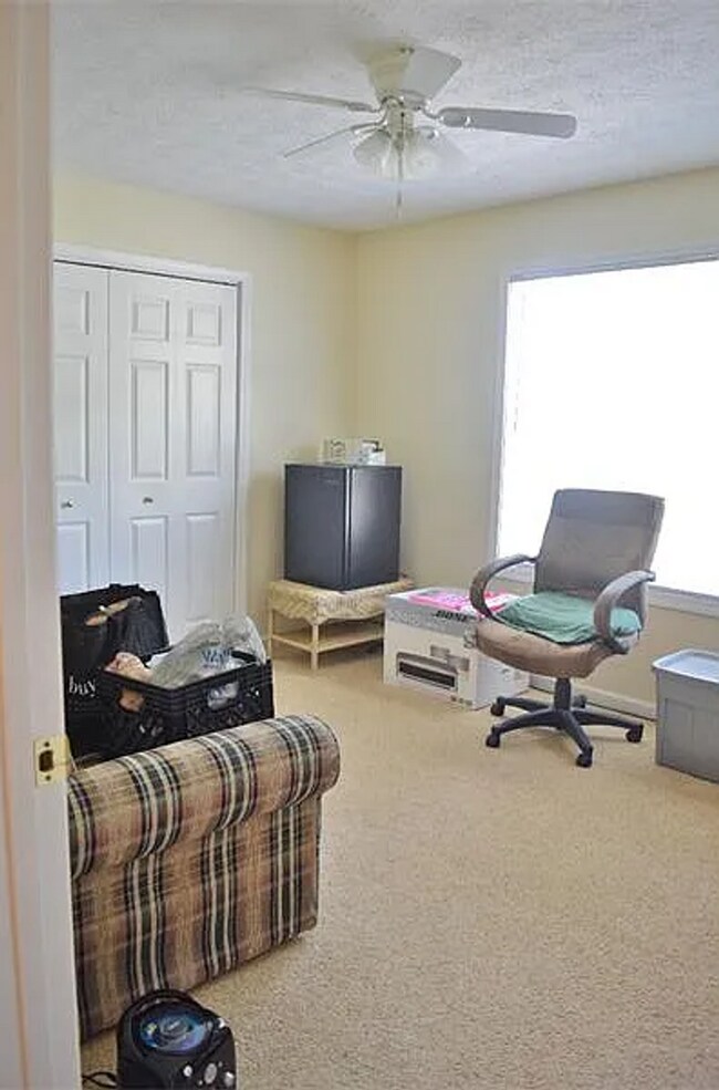 Building Photo - Spacious 3-Bedroom Home with Huge Daylight...