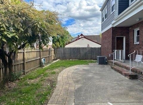 Building Photo - 32 Hazel St