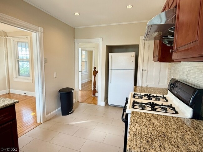 Building Photo - 8 William St