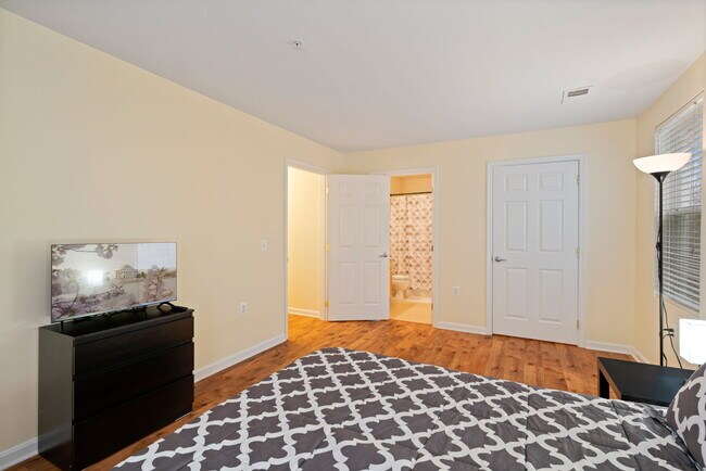Building Photo - 501 Garrison Woods Dr