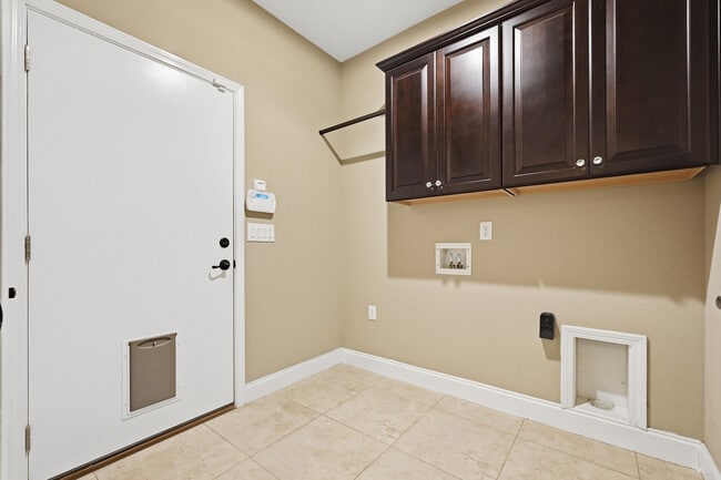 Building Photo - 2348 Cummings Dr