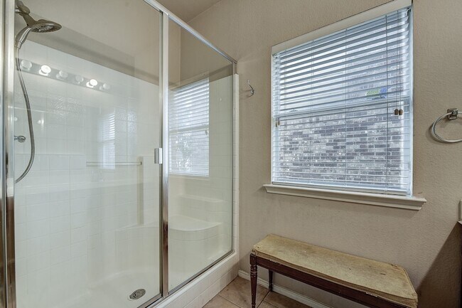 Building Photo - 2041 Meadow View Dr