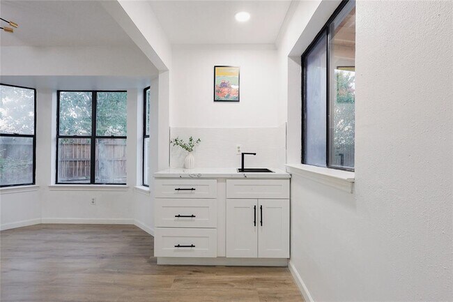 Building Photo - 10411 Rippling Fields Dr