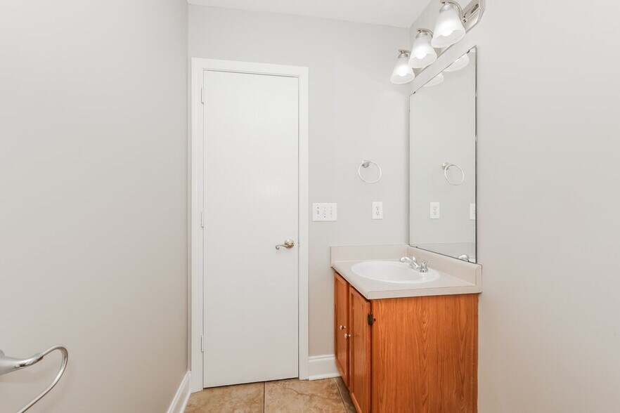 Building Photo - 1627 Jo Ann Dr