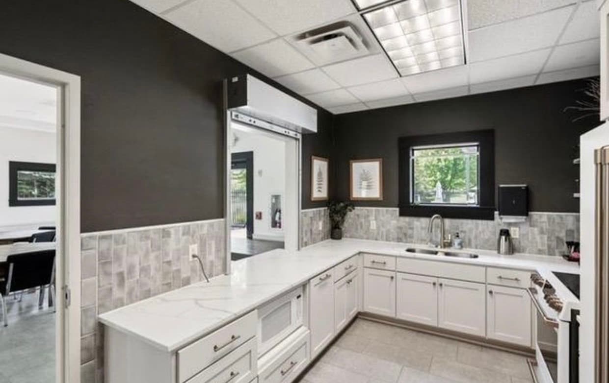 Building Photo - 5166 Fairpoint Dr N