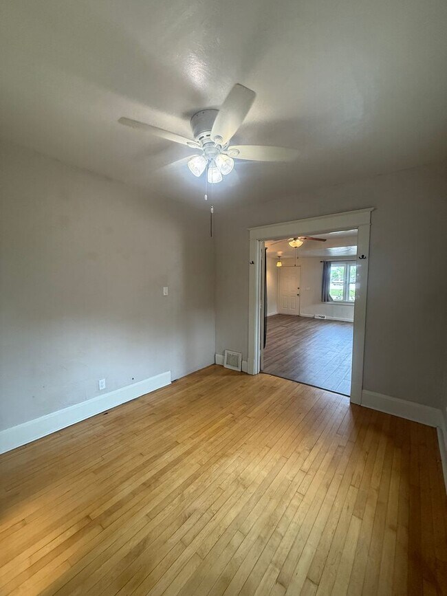 Building Photo - 1205 S Webster Ave