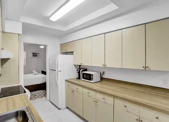 Building Photo - 820 NE 16th Ave