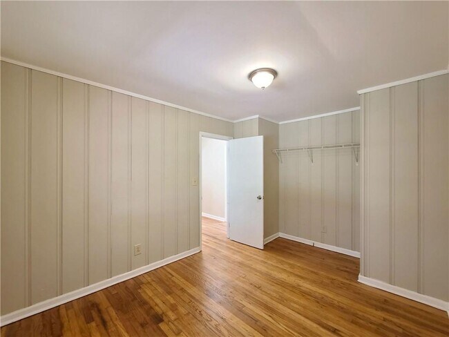 Building Photo - 3225 Forrest Hills Dr SW