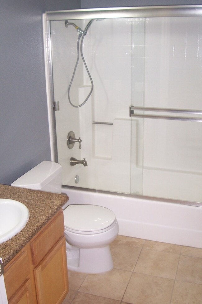 Building Photo - Beautiful 3 Bedroom 2 Bathroom Condo Cats ...