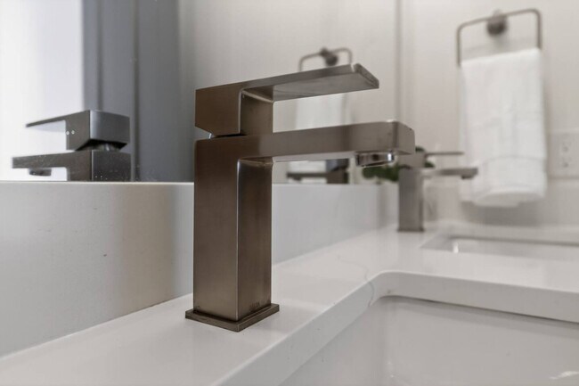 Building Photo - 21 E 15th St