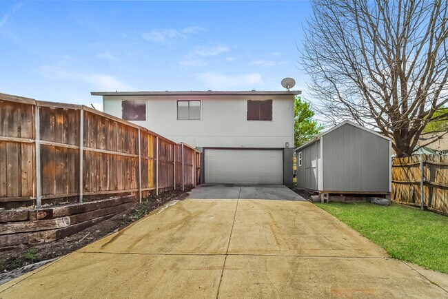 Building Photo - Spacious 4-Bedroom Lewisville Home