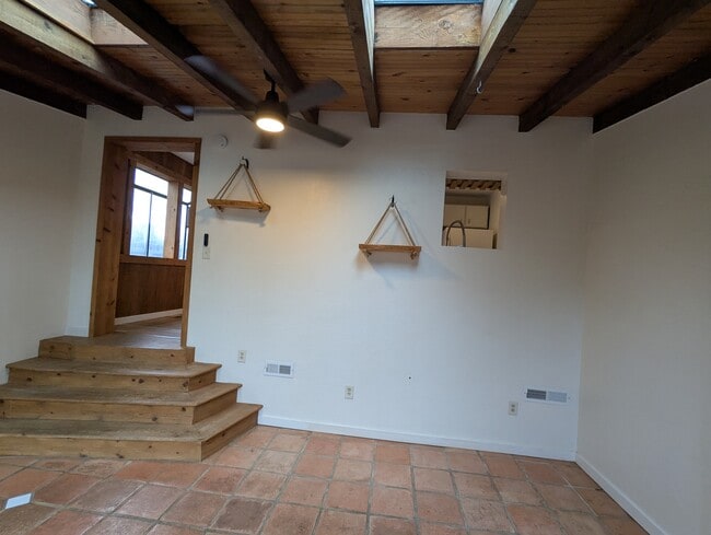 Building Photo - 455 NE Clay Ave