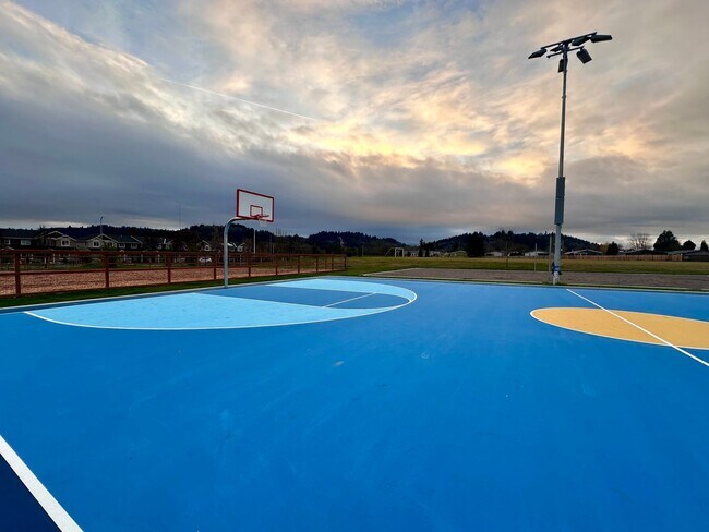 Building Photo - Modern 3-Bedroom 2.5 Bath Single Family Home in Gresham!