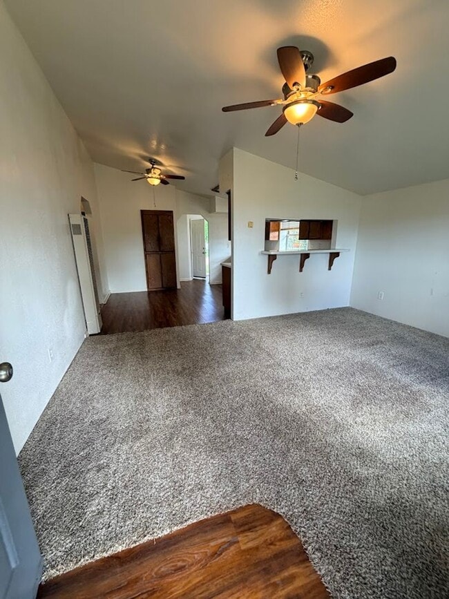 Building Photo - Well maintained home in convenient location w/seasonal landscaping incl.