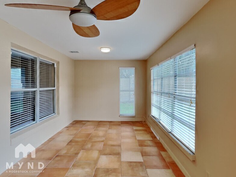 Building Photo - 1938 Blue Fox Ct