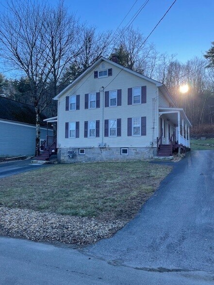 Front Of Home - 11 Lake St