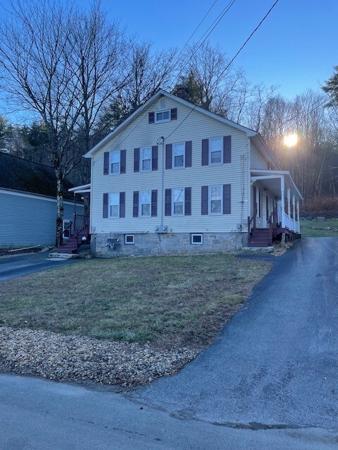 Front Of Home - 11 Lake St