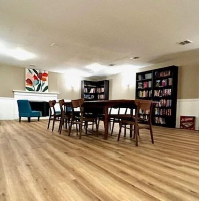 Building Photo - $2,175 Chapel Hill Condo For Rent