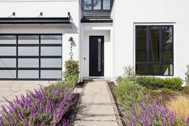 Building Photo - Luxurious Modern Single Family Home in West Menlo Park Available Now!