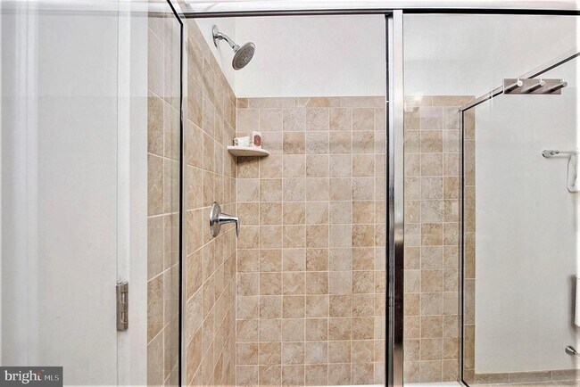 Building Photo - 600 S 24th St