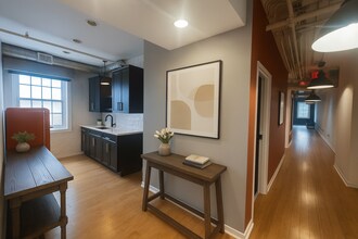 Building Photo - ? Spacious and Bright Loft In Old City
