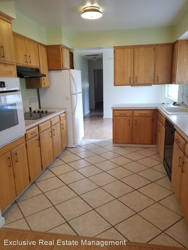 Building Photo - 3 br, 2.5 bath House - 2444 Redwood Drive