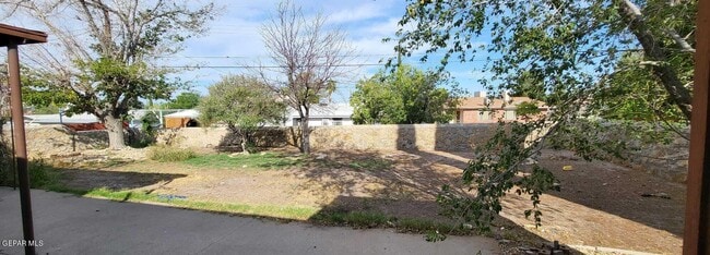 Building Photo - 404 San Saba Rd