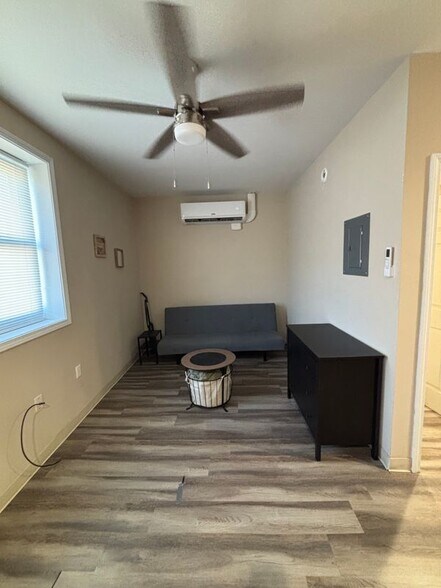 Building Photo - 643 Washington St