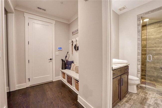 Building Photo - 984 Memorial Walk SE