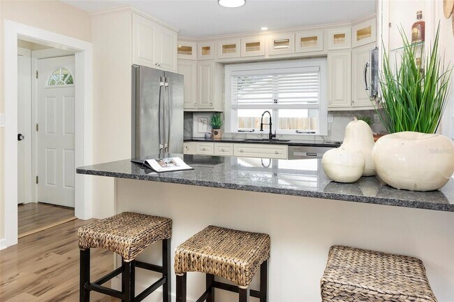 Building Photo - 701 38th Ave N