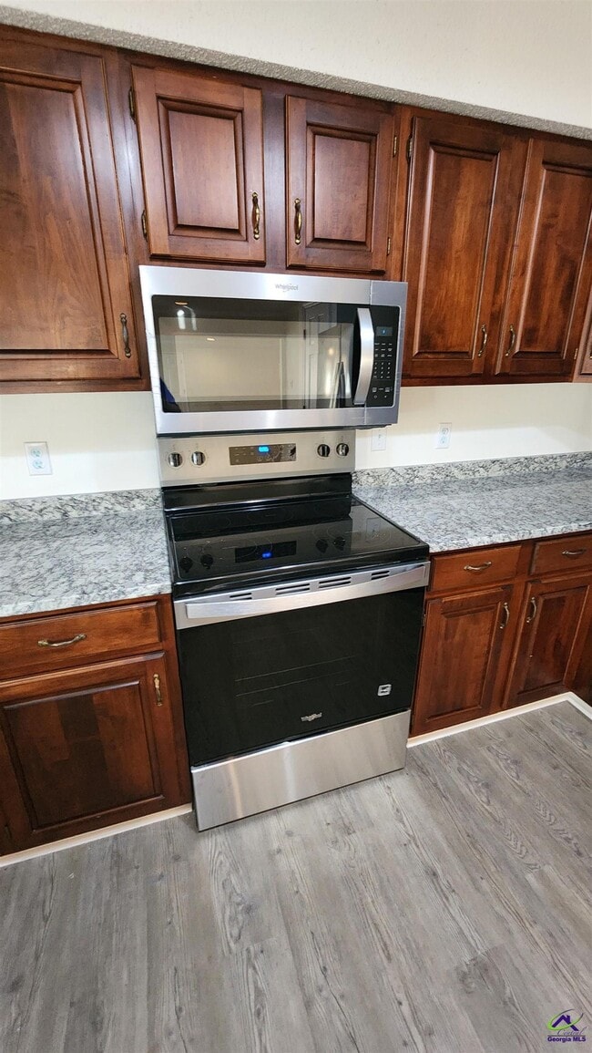 Building Photo - 114 Van Dr