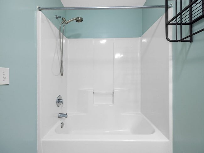 Building Photo - Charming Single-Level 3 BR, 2 BA Home with...