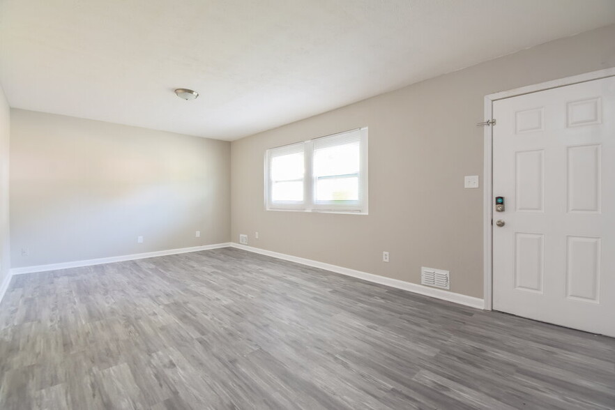 Building Photo - 955 King James Dr