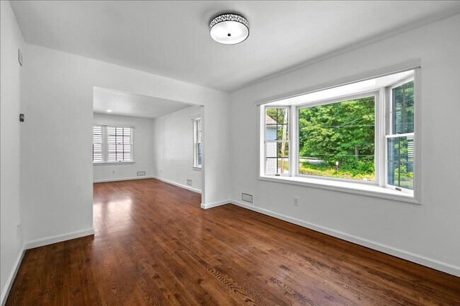 Building Photo - Lakeside Drive HOA