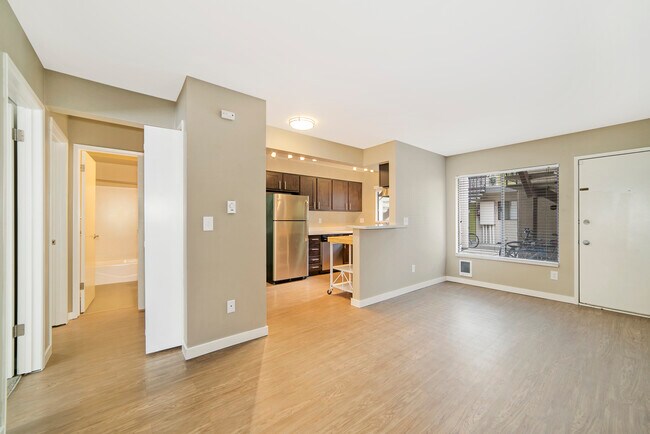 Building Photo - Alki12 Apartments