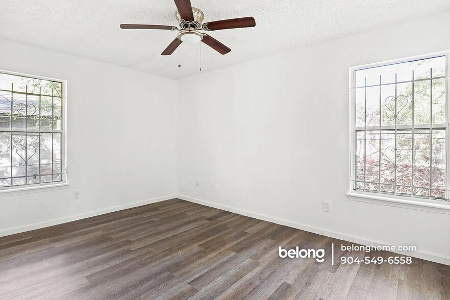 Building Photo - 1995 W 4th St