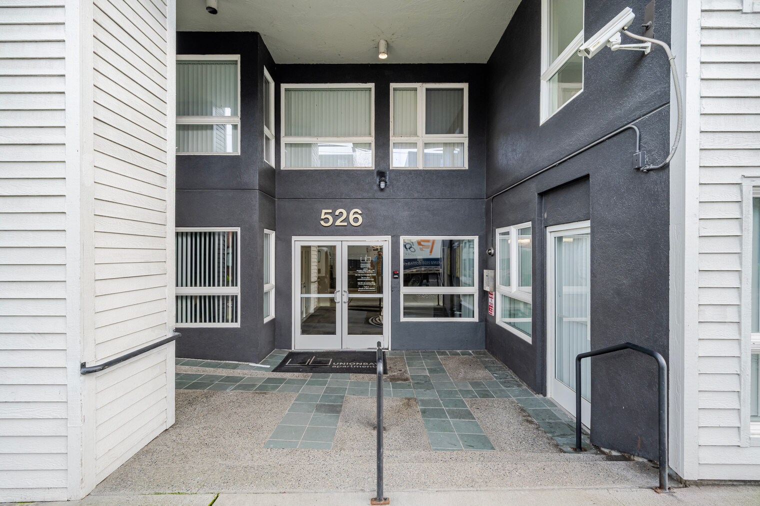Building Photo - 526 Yale Ave N