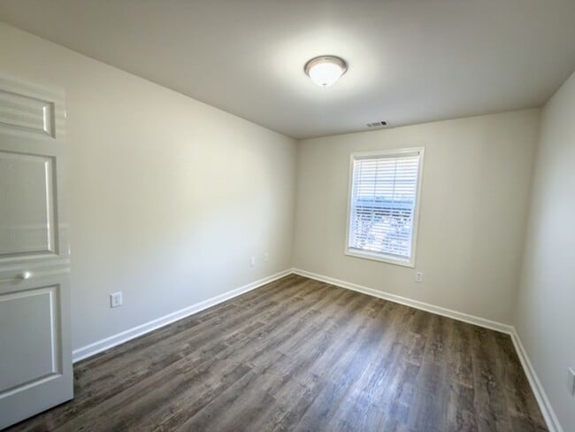 Building Photo - Beautiful Home with Fenced Backyard Near UGA Vet School