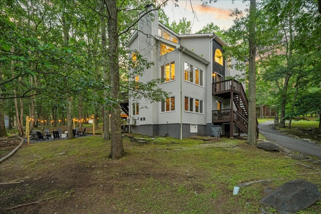 Building Photo - 1825 Jennifer Dr