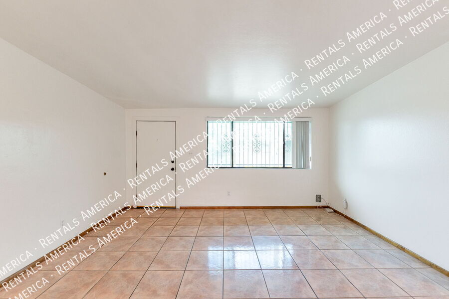 Building Photo - 803 E Holaway Dr