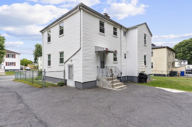 Building Photo - 84 Gladeside Ave
