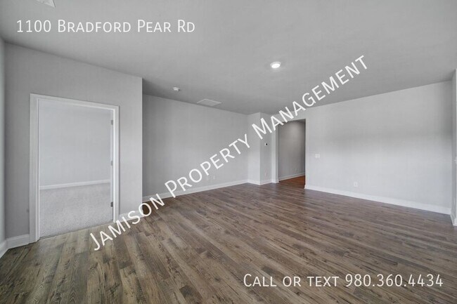 Building Photo - 1100 Bradford Pear Rd