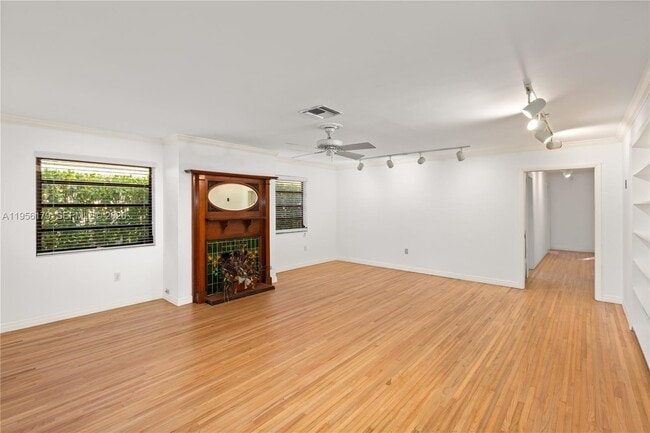 Building Photo - 736 Alhambra Cir