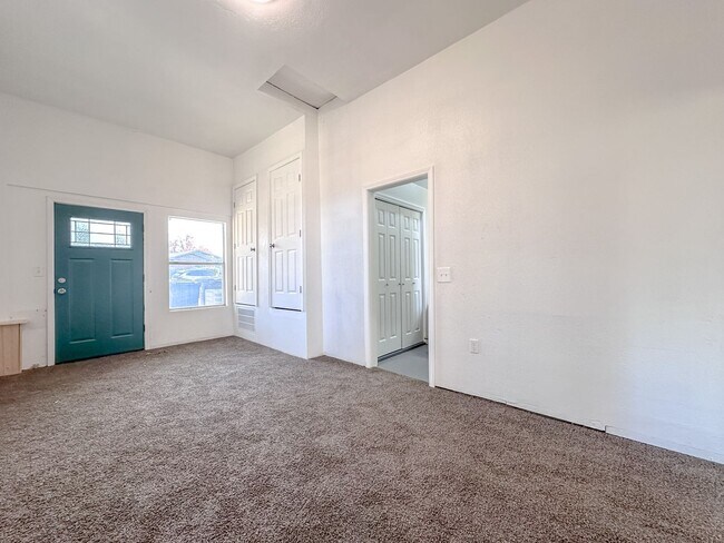 Building Photo - Midtown Tulsa: Stunning 4 bedroom 2 bathroom home
